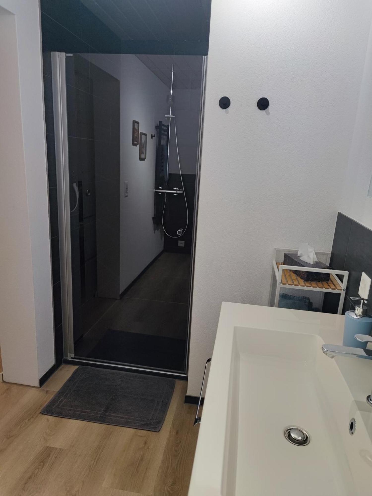 Kleine Auszeit - 2-Zimmer Ferienwohnung Spiez Bagian luar foto