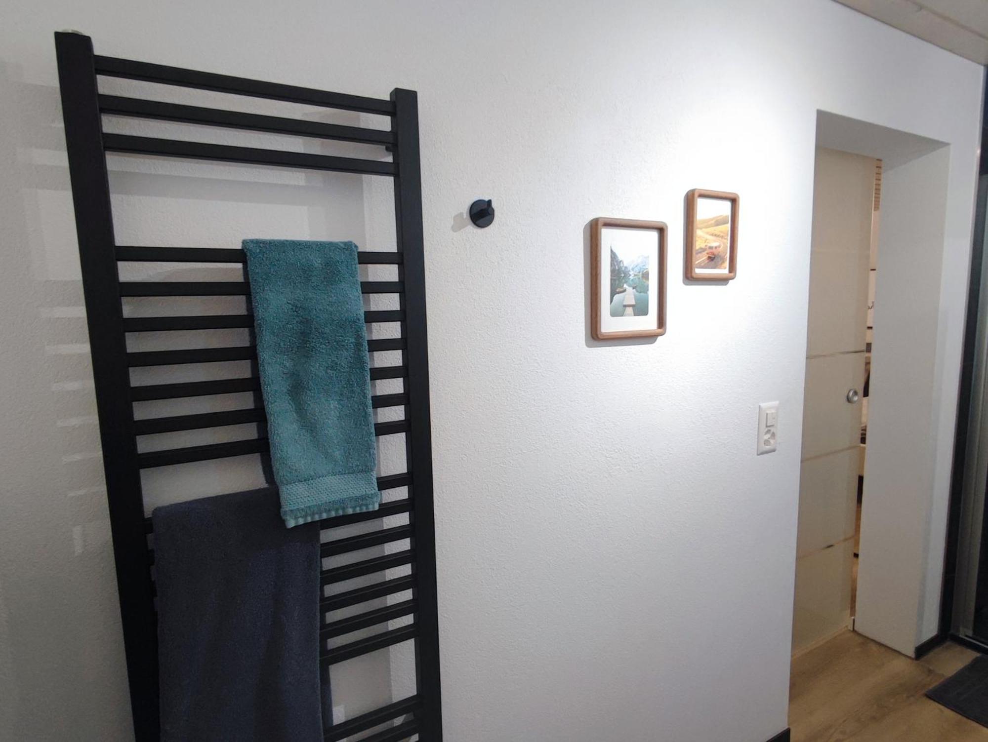 Kleine Auszeit - 2-Zimmer Ferienwohnung Spiez Bagian luar foto