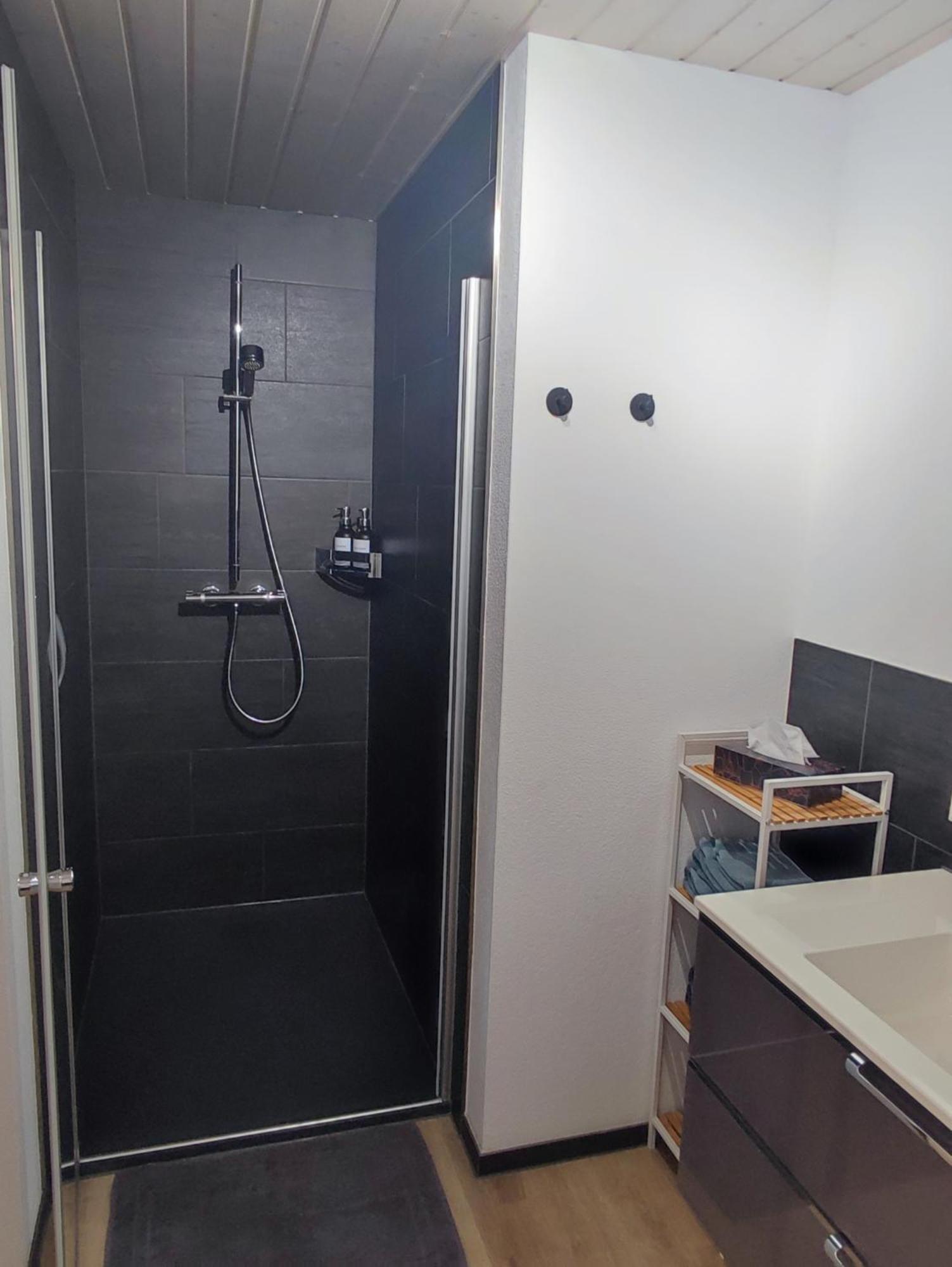 Kleine Auszeit - 2-Zimmer Ferienwohnung Spiez Bagian luar foto
