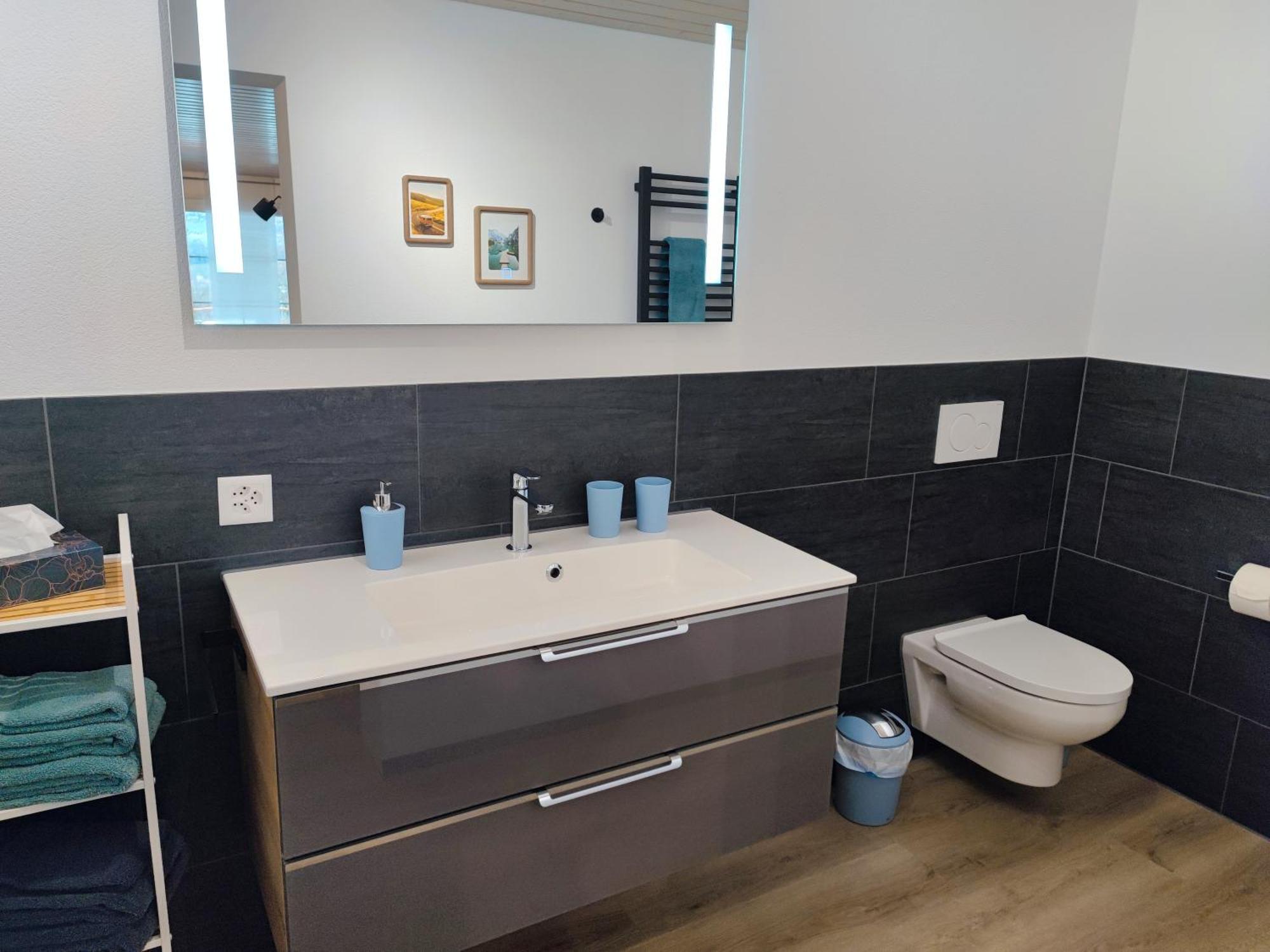 Kleine Auszeit - 2-Zimmer Ferienwohnung Spiez Bagian luar foto